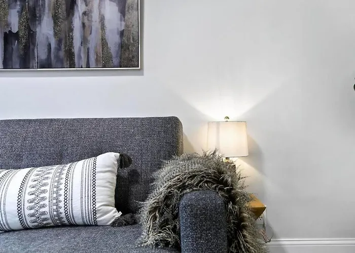 2br Stylish In Avondale Close To Shops - Roscoe 1w *